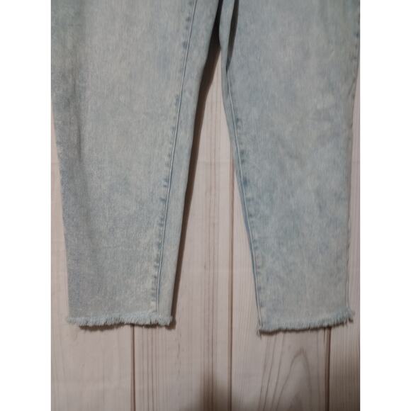 SO Jeans Ladies 15 High Rise Mom‎ Jeans Raw Hem Light Wash - Picture 4 of 7